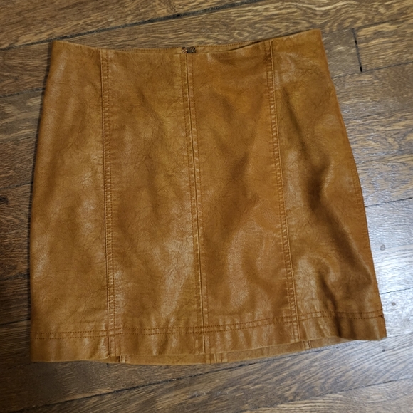 Gently Preworn Chestnut Tan Faux Leather Mini Skirt by Free People Size 2 - Picture 1 of 6
